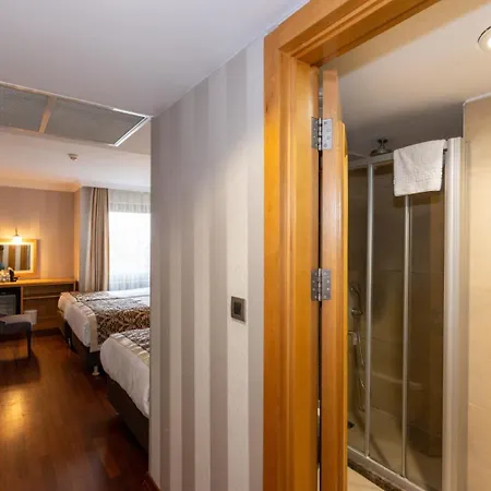 Crestium Prime Square Hotel